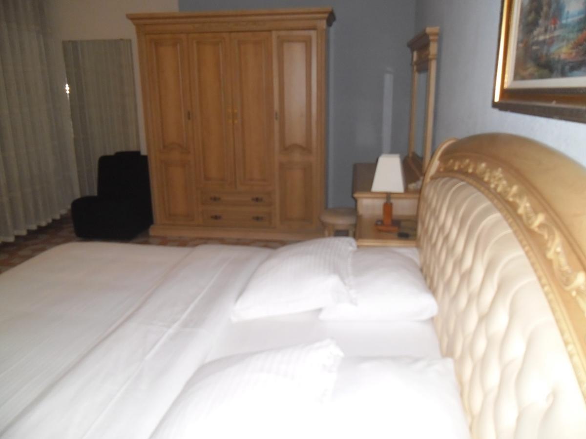 Hotel Vivi Palace Matadi Eksteriør bilde