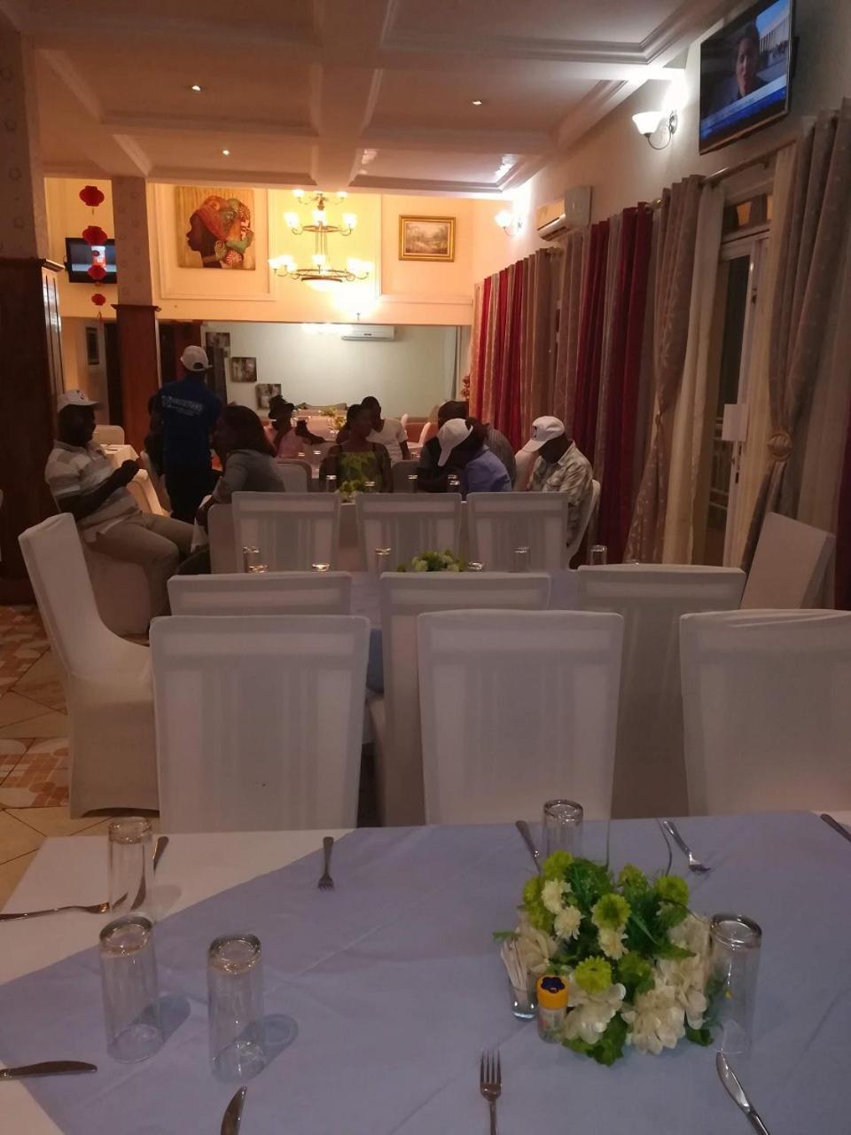 Hotel Vivi Palace Matadi Eksteriør bilde